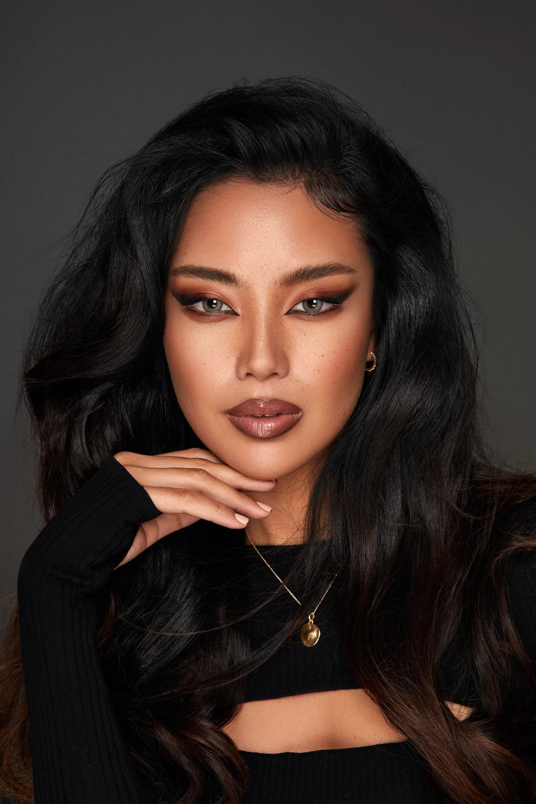 Platinum Gray Bella Contact Lenses from the One Day Collection