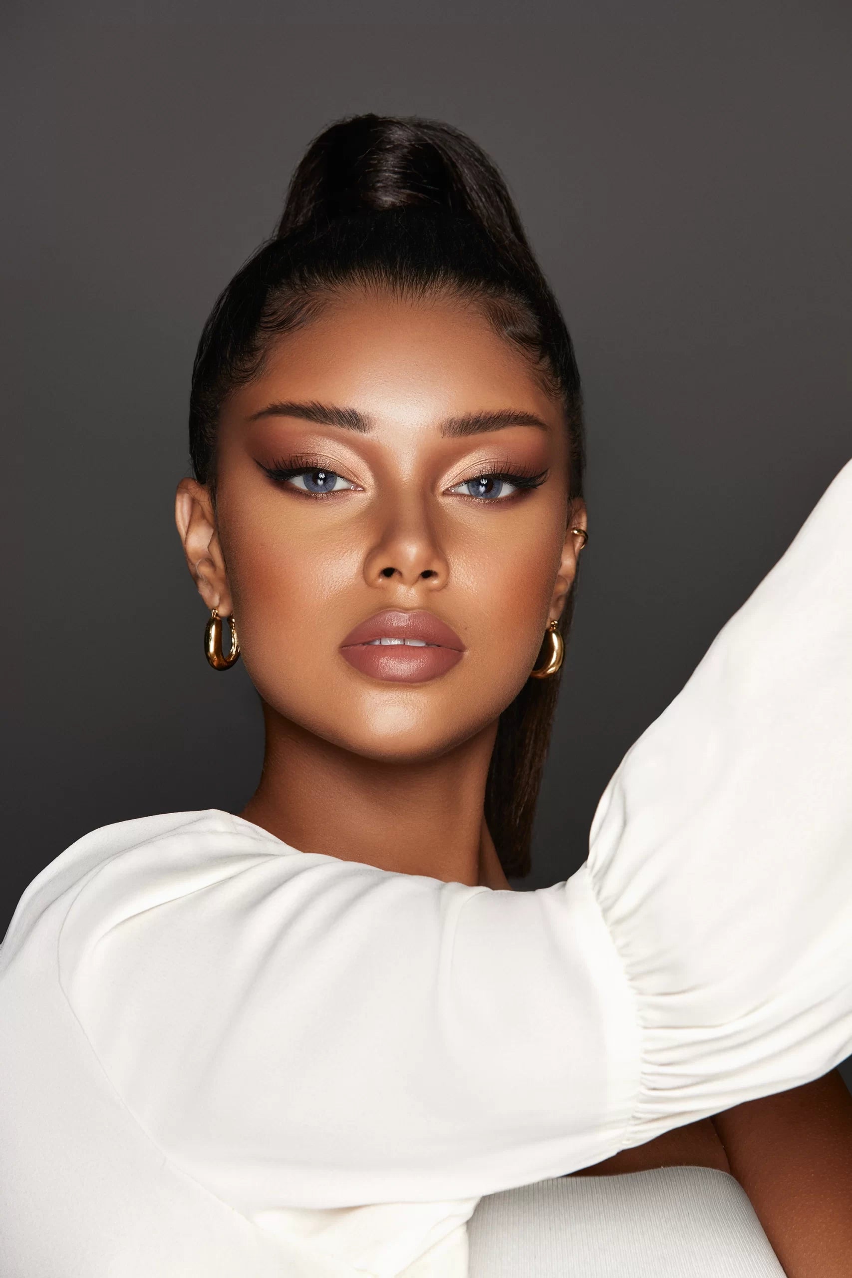 Bluish Gray Bella Contact Lenses from the One Day Collection
